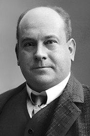 Axel Hultman as Farbror Buller från Amerika in A Bachelor Husband 1921
