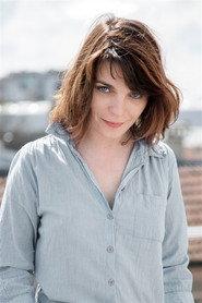 Aliénor Marcadé-Séchan as Juliette Begond in Les amis à vendre 2014
