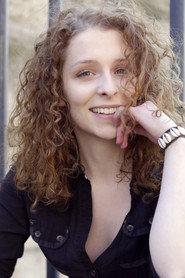 Adèle Esseger as Isolde in Maraudeuse 
