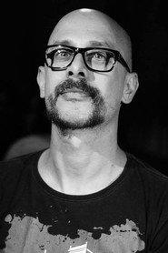 Cristian Verardi as Policial (segment "O Poço do Elevador") in 13 Weird Stories 2015
