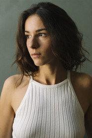Nacima Bekhtaoui as Mila in Ronde de nuit 2020