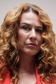 Lucía Quintana as Laura in Todas las mujeres 2013
