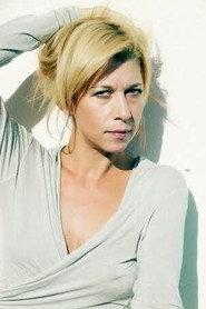 Beatriz Bergamín as Perla in Kisses for Everyone 2000