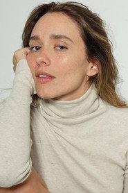 Áurea Maranhão as Naiara in A Matter of Courage 2016