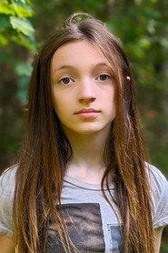 Cameron Dawson Gray as Johanna in Family 2024
