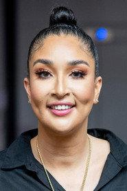 Soundos El Ahmadi as Tante Mounja in Gangstas 2025