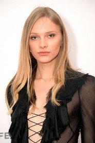 Stav Strashko as Eden in Flawless 2018