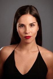 Jennifer Lima as Ania in La Tribu de las 7 Islas 2017