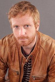 Yannis Bougeard as L'homme qui a son avis sur les fiancés de Viveka in Blind Spot 2019