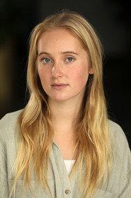 Ilsa Fogg as Teen Abby in Blueback 2022