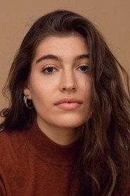 Victoria Leblanc as Luce in Projet Pigeons 2022