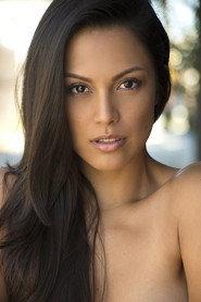 Raquel Pomplun as Leah in Warnings 2019