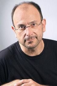 Carlos Vicente as Comisario Farré in El fantasma de mi mujer 2026