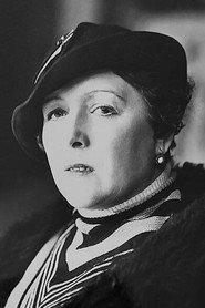 Mařenka Zieglerová as manželka továrníka Krouského in Vandiny trampoty 1938