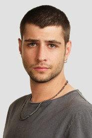 Deniz Sarıkaş as Oğuz in Aşk Sadece Bir An 2025