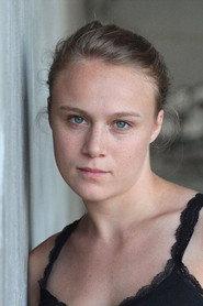 Anke Retzlaff as Anna in Puppe 2013