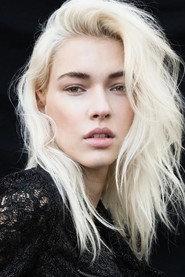 Stefanie Michova as Julia in Big Deal 2025