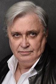 Vladimir Yakanin as Selishchev in Bouquet of Violets 1983