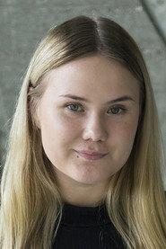 Eila Ballovara Varsi as Elli Anne in Oahpes Bahá 2025