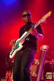 Klyde Jones as Bass in Daryl Hall & John Oates - Live in Dublin 2015