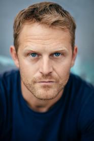Tim Ehlert as Mads in Fast perfekt verliebt 2019