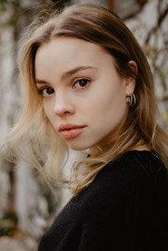 Lea Zoë Voss as Johanna in The Sparrow in the Chimney 2024