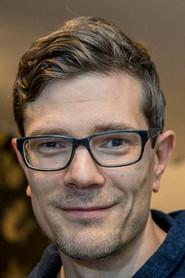 Tero Koponen as Olavi Hakasalon kertojaääni (voice) in The Hypnotist 2019