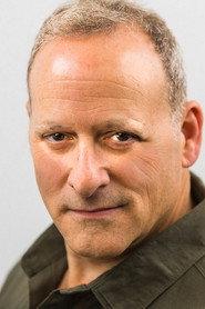 Scott Zimmerman as Leo in Yaniv 2024