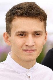 Remzi Bilyalov as Alim, son in Homeward 2019