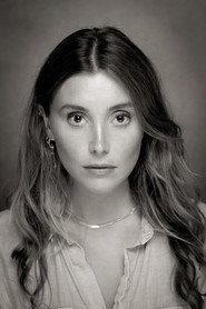 Michelle Bak as Emma in Who’s On Top 2023