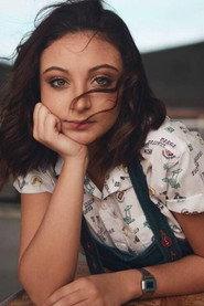 Bia Vedovato as Bia in Disruptivo 2019