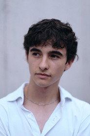 João Taboada as Tomás Adolescente in Os Sinos Tocam à Meia-Noite