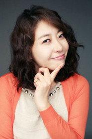 Hwang Hyo-eun as Second Sister in EXIT 2019