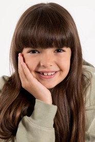 Noa Nebot as Carlota in Estepas 2022