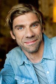 Felix Lampert as Robert in Schlechte Helden oder ein Lama namens Beethoven 2022