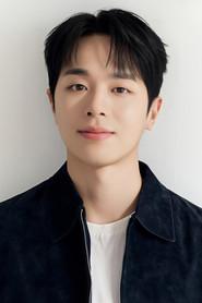 Kwon Hyuk as Kim Jong-chan in The New Employee: The Movie 2023