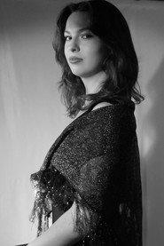 Anita Orsel as Claire in Extras 2025