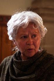 Leticia Fernández as María in Right Handed 