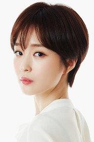 Lee Noah as Yeon in Layers of Summer 2022