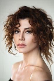 Gökçe Bahadır as Zeynep in Kendi Yolumda 2022
