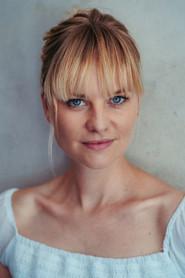 Henrike Fehrs as Nina Eichkamp in Keine Scheidung ohne Leiche 2025