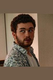 Noé Vallois as Médecin in Hippocampe 2024