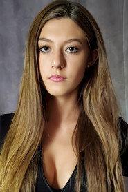 Alexis Arnold as Young Ruby in The Possessed 2017