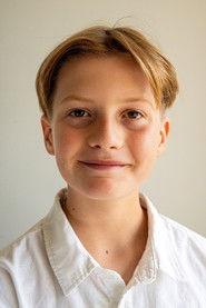 Joel Hesse Johansen as Lea's little brother in Weightless 2026