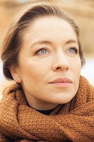 Serafima Nizovskaya as krasivaya devushka in Daughter in law 2003