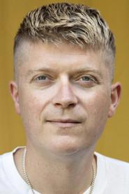 Rasmus Wallbridge as Vært in Grin til Gavn 2023 2024