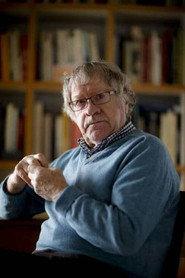 Ian Gibson as Self in Donde acaba la memoria 2022