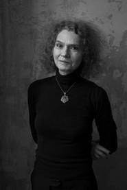Aslı Erdoğan as herself in Incomplete Sentences 2022