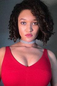 Etalvia Cashin as Heather in The Sand 2015