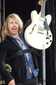 Tommy Shaw as Vocals, Guitar in Damn Yankees: Uprising Live! 1992